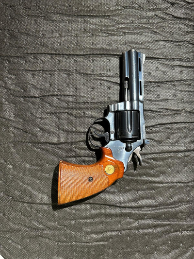 Colt Diamondback 1977.g. .38 Special blued 4″-1