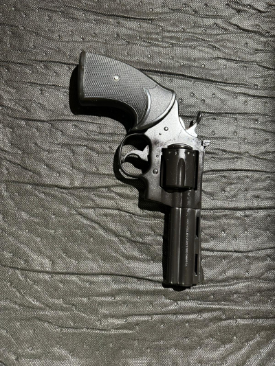 Colt Python 1979.g. .357Mag. Crni 4″-1